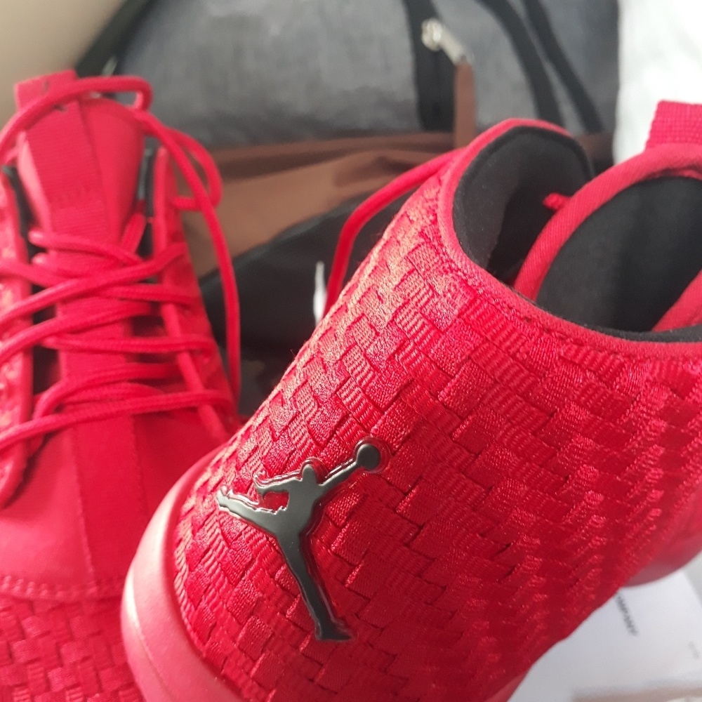 size 6.5 women jordans..